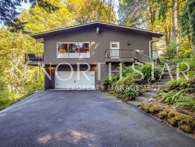 Building Photo - Hidden Lake Oswego Mid-Century Treasure