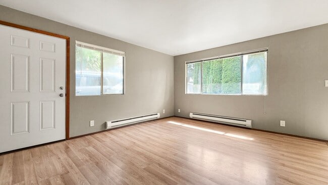 Building Photo - 2 Bed, 1 Bath Duplex in Prime Olde Town Issaquah Location with a Yard