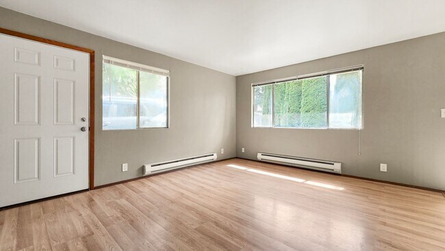 Foto del edificio - 2 Bed, 1 Bath Duplex in Prime Olde Town Issaquah Location with a Yard