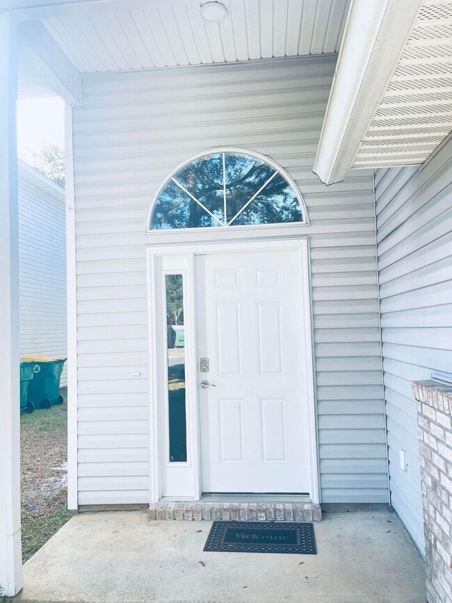 Building Photo - 214 Tooke St