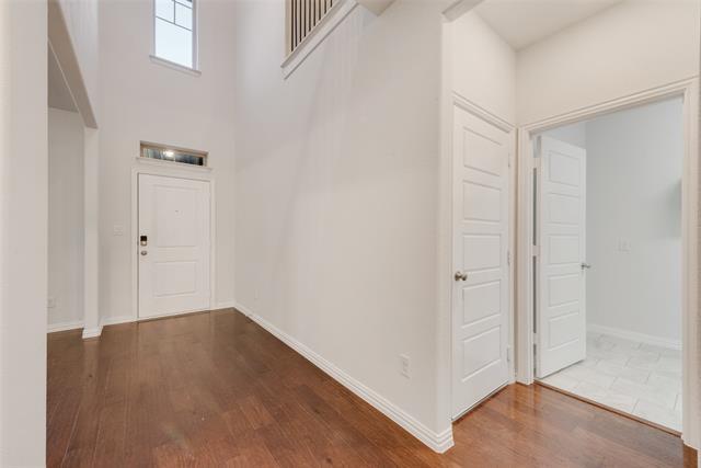 Building Photo - 2418 Hillview Dr