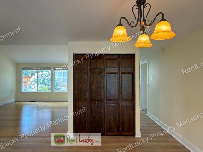Building Photo - GORGEOUS 4 Bedroom Home in Federal Way! Stunning Backyard, Spacious Family Room, and EV Charger I...