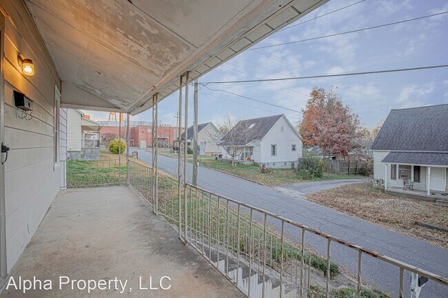 Building Photo - 2 br, 1 bath House - 6 Inglesby St