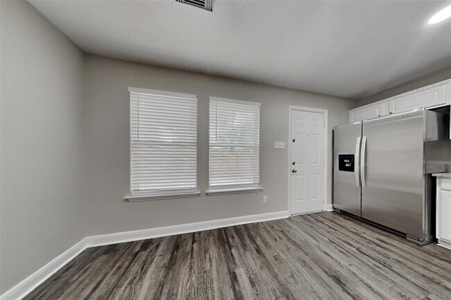 Foto del edificio - 34 Orchid Grove Pl