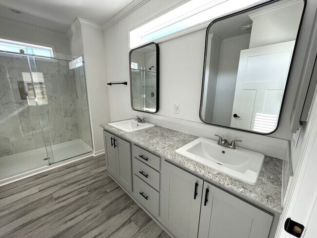 Building Photo - 1005 American Ln