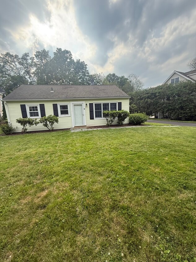 Primary Photo - 14 Circle Dr
