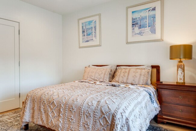 Foto del edificio - 930 Cove Rd