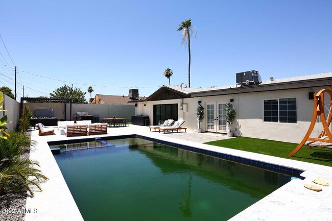 Foto del edificio - 2207 N 87th Pl
