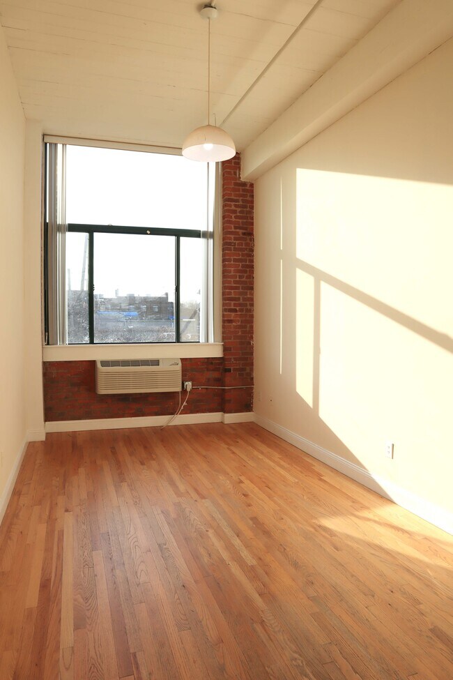 390 Charles St Unit 215, Bridgeport, CT 06606 Condo for Rent in