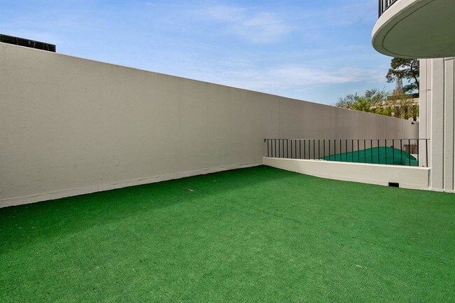 Building Photo - 5001 Woodway Dr