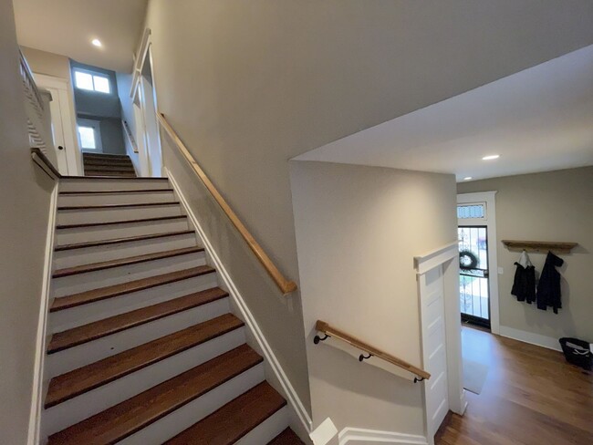 Building Photo - 226