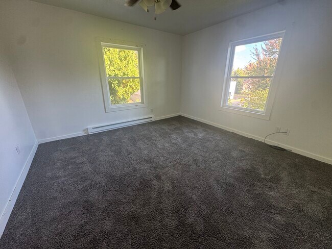 Building Photo - 723 W Jefferson St