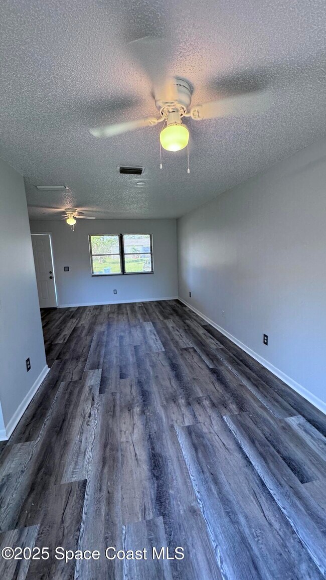 Foto del edificio - 925 Custer St NW