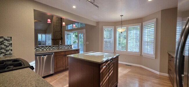 Foto del edificio - 572 W Jamison Pl