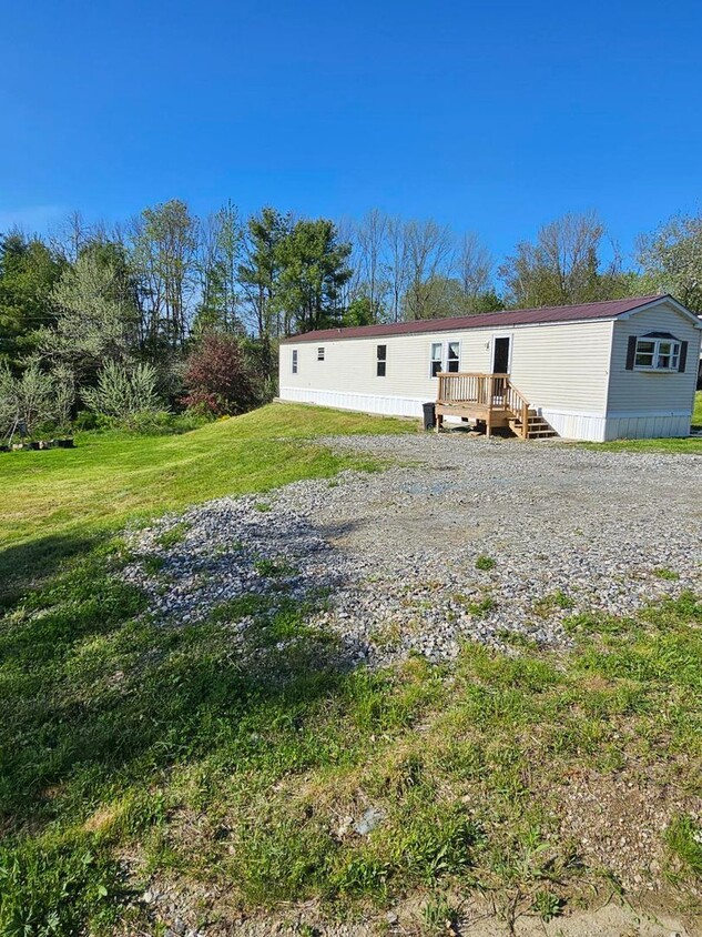 Foto principal - 3 Bed 1 Bath Wiscasset