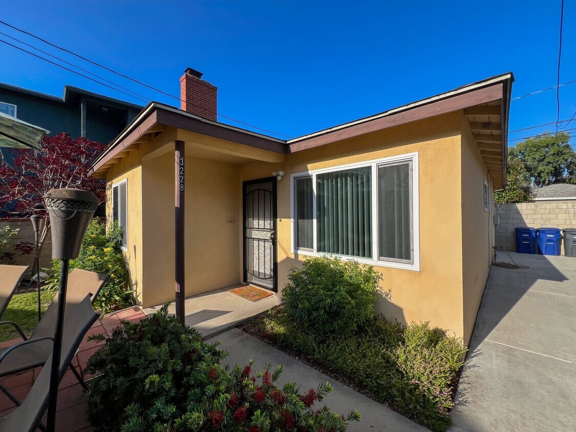 3226 Lemon Ave Unit 3228, Signal Hill, CA 90755 Apartments in Signal