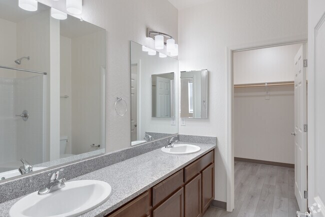 2 habitaciones, 2 baños - 1050 pies cuadrados - Baño principal - Plaza Way