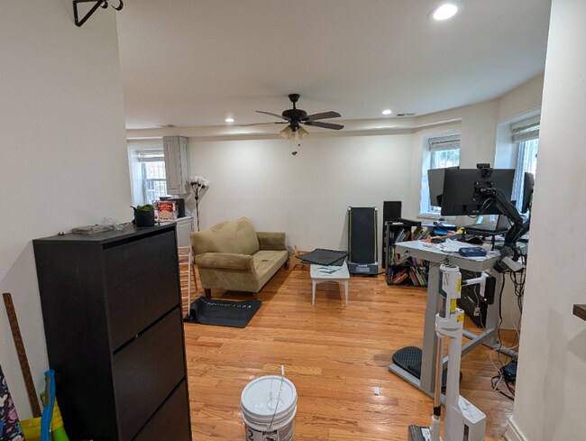 Foto del edificio - 2505 N Hamlin Ave