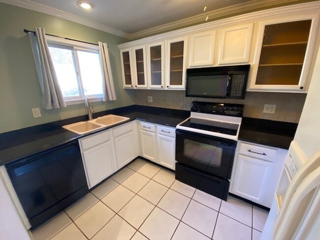 Building Photo - Charming 2-Bedroom Townhome in Glades Community!