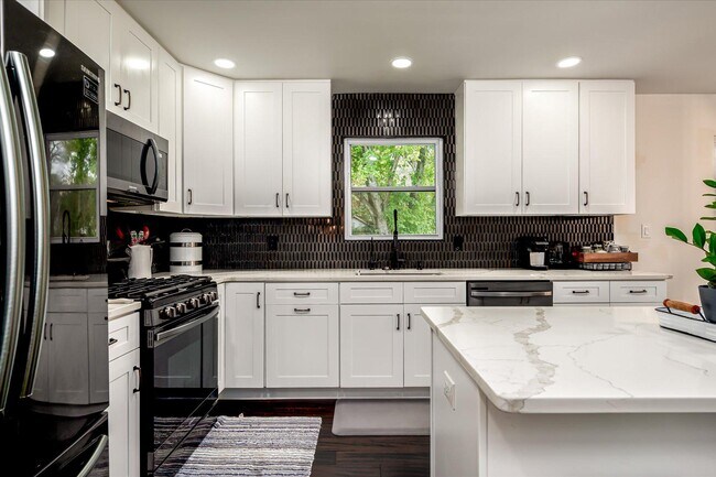 Building Photo - 12204 Sir Lancelot Dr