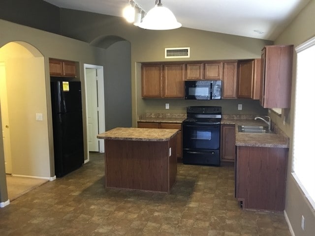Building Photo - 2220 W Madre Del Oro Dr
