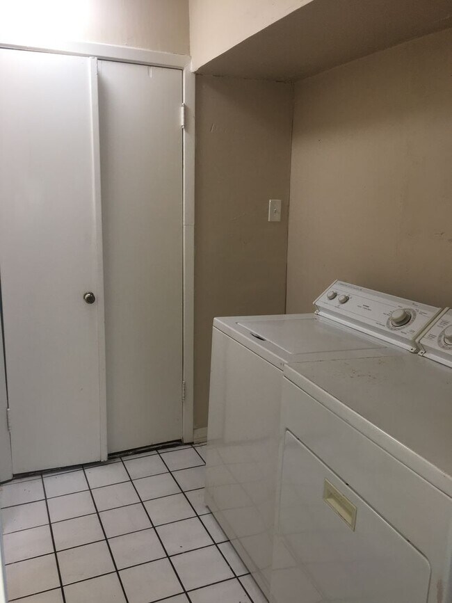 Building Photo - Beautiful Two Story in Prime Location!