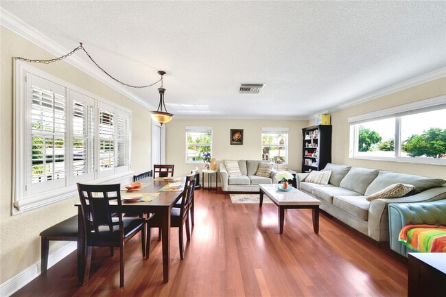 Foto del edificio - 2701 Middle River Dr