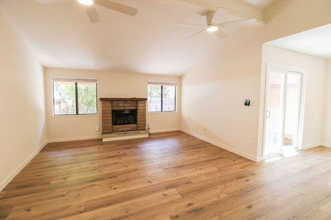 Foto del edificio - Updated and Spacious 2-Bed, 2-Bath House with Garage in Marvin Gardens