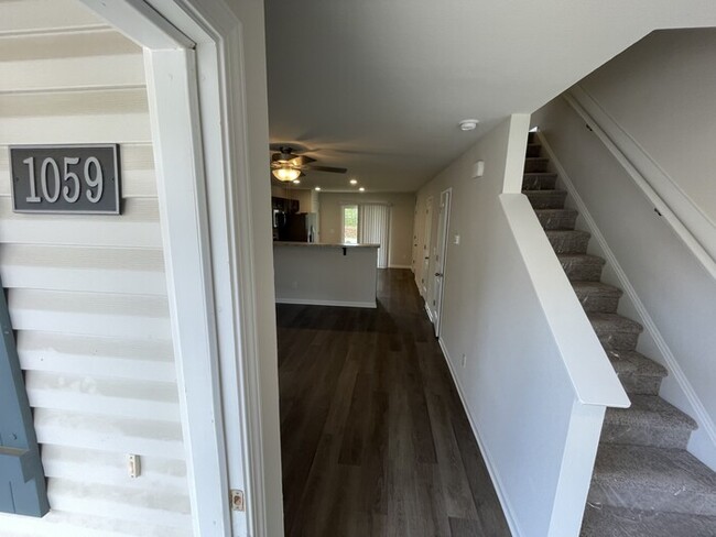 Foto del edificio - 1059 Peony Ln