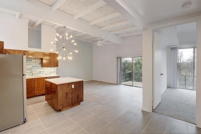Building Photo - 803 Azie Morton Rd