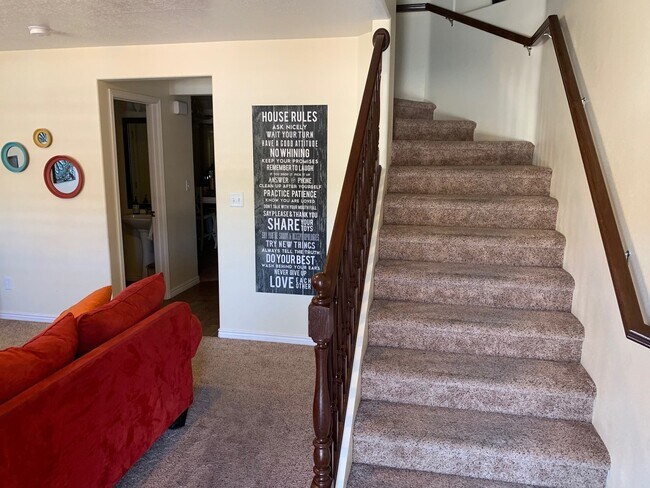 Foto del edificio - Hidden Valley Townhome!!