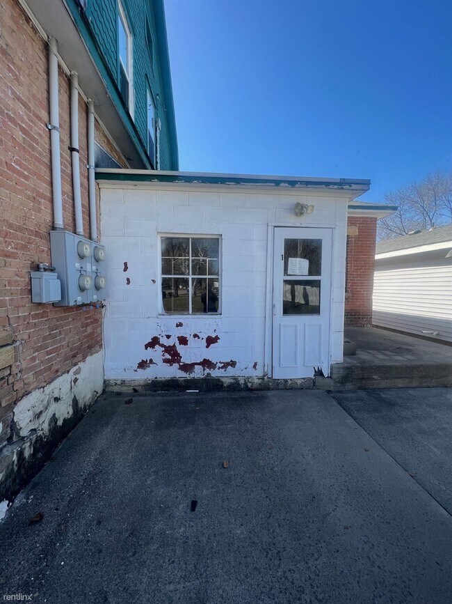 Foto del edificio - 2 br, 1 bath Triplex - 704 Blue Earth St