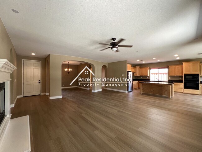 Foto del edificio - Beautiful 3bd/2.5ba Elk Grove Home