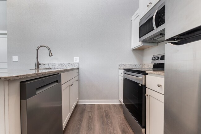 Building Photo - 2 Bed 2 Bath Home in Fayetteville!