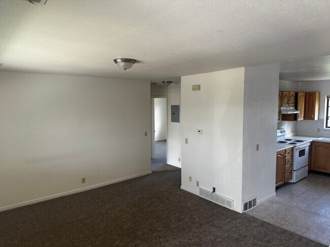 Foto del edificio - Pet Friendly, 2 bedroom apartment available in North Orem