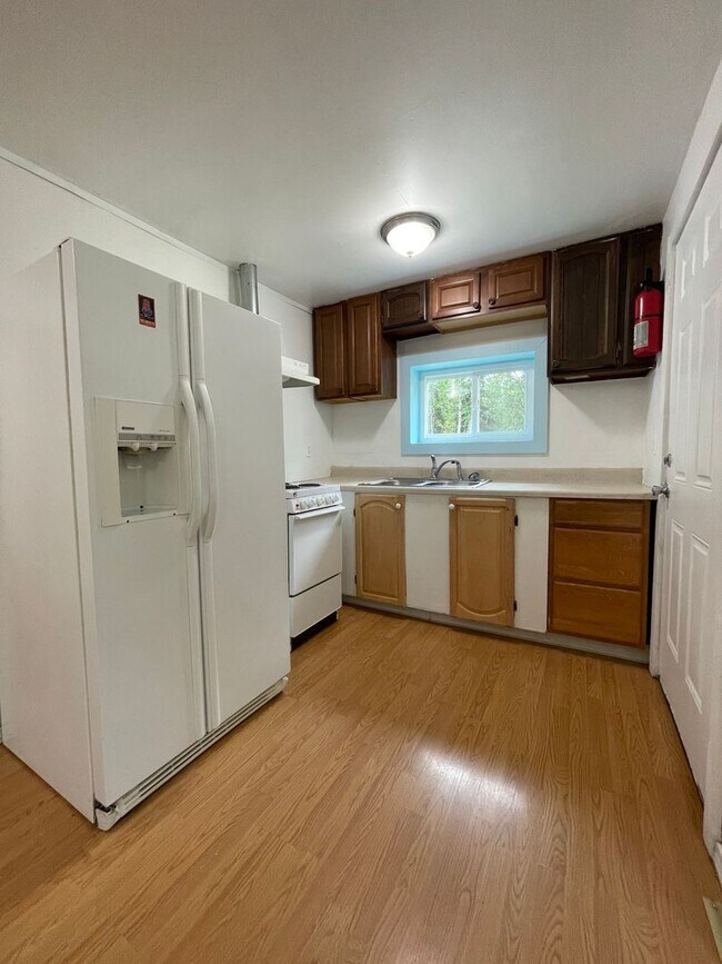 Building Photo - Private 1 Bed/1 Bath w/ heated garage. Min...