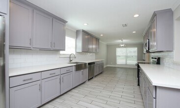 Building Photo - 5815 Picasso Pl