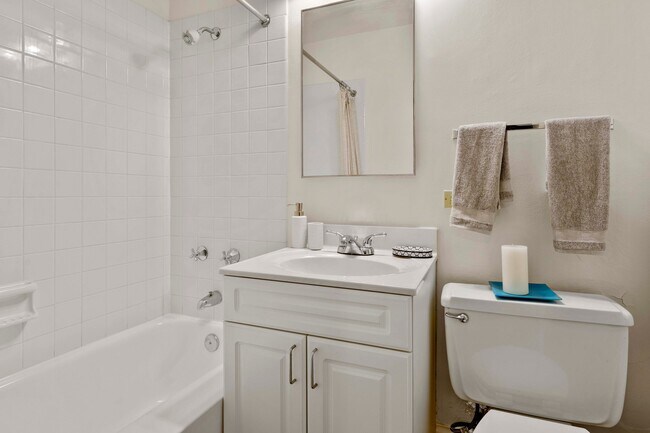 Foto del edificio - 1353 N Lake Shore Dr