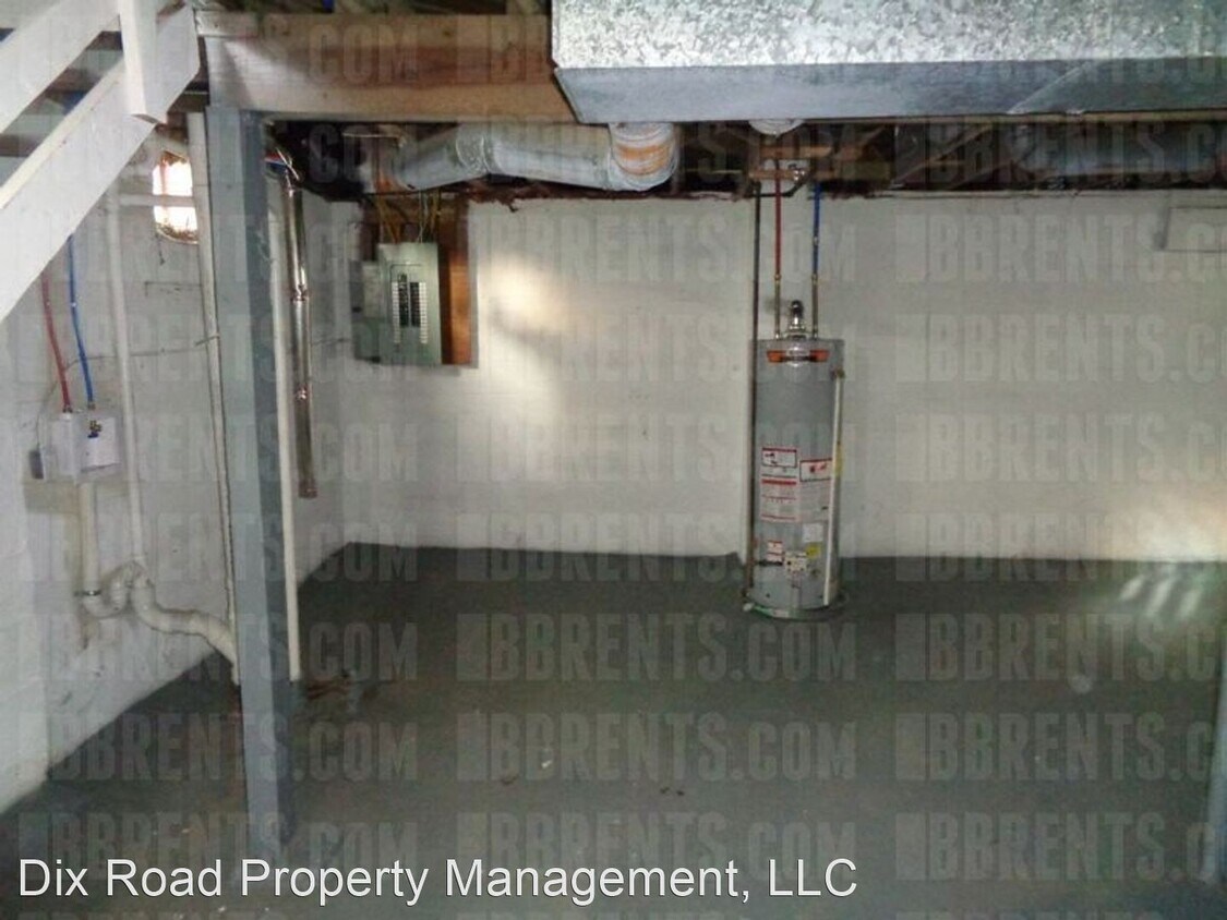 Foto principal - 3 br, 1 bath House - 23 Upper Avenue,
