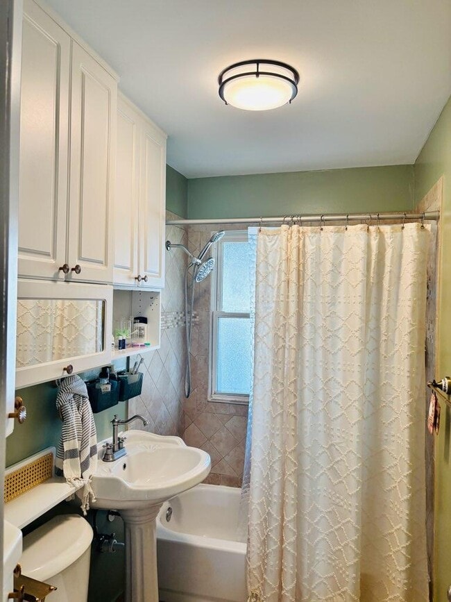 Building Photo - 4224 New England Ave