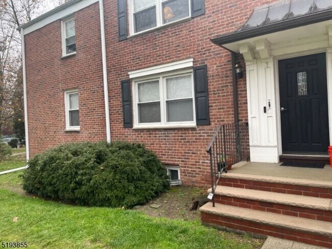 Building Photo - 412 Morris Ave