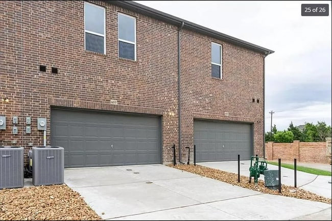 Building Photo - 6013 Roper Rd