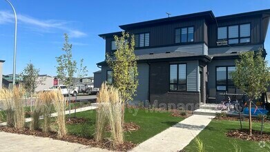 Building Photo - 132 Greenfield Link
