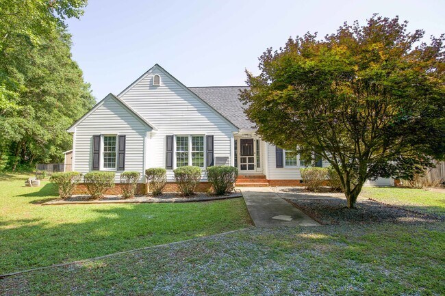 Foto del edificio - Charming 3-Bed, 2-Bath Home in Pittsboro's Serene Olde Farm Neighborhood! ?????