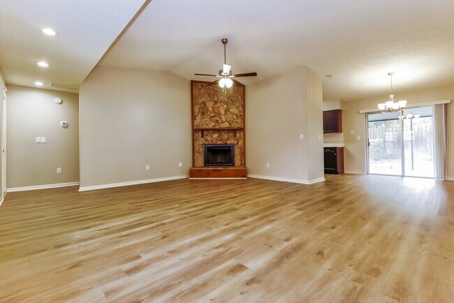 Foto del edificio - 1828 Craven Dr