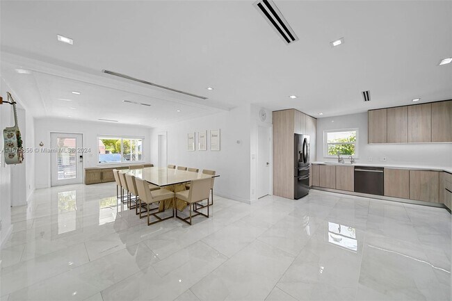 Building Photo - 4541 Post Ave