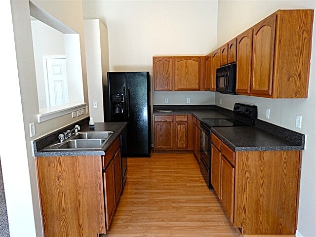 Foto del edificio - 10916 Thousand Oaks Dr