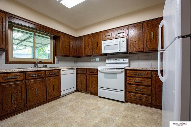 Building Photo - 4937 S 99th St