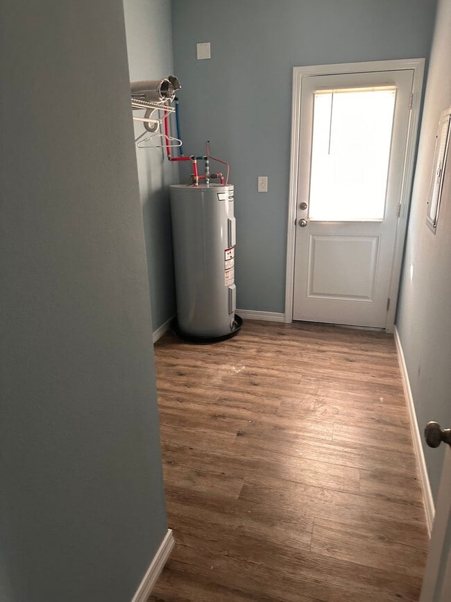 Building Photo - Beautiful 3 Bedroom/ 2 Bath Home