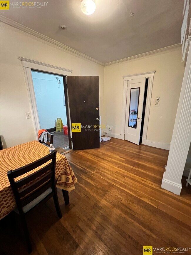 Building Photo - 12 Bostonia Ave